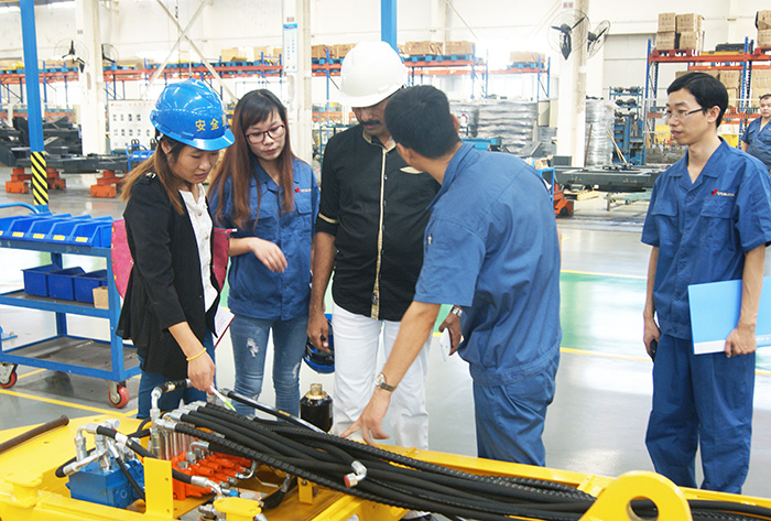 The customer visited the wolwa structure production workshop,wolwa pipe production workshop,dorson hydraulic production workshop ,wolwa composing room and amphibious ice-breaking vehicle and he also watched hydraulic excavators, hydraulic sugarcane wheel loader operations.The client speak highly of our machine performance ,deeply talked to relevant departments to have a good knowledge of enterprise strength,product features and technical advantages. wolwa's advanced technology ,convenient operation,high working efficiency,and comfortable operating environment for customers had left a deep impression on our client. Before,the client also investigated other well-known manufacturers .Through deep comparison,wolwa had a clear advantage in technical quality, production capacity, shipping capacity ,service and etc. Finally,customers signed an agency agreement with wolwa group company and booked 6 prototype. 