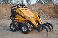 Small skid loader GN380