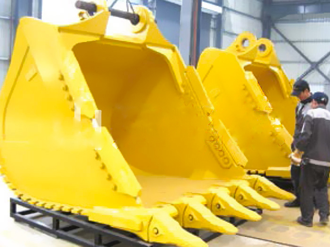 Excavator rock bucket