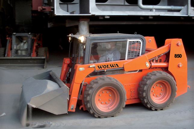 skip steer loader GN850（push sand in shipyard） working photos