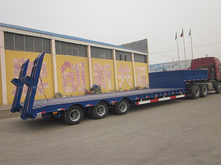 Low bed semi trailer